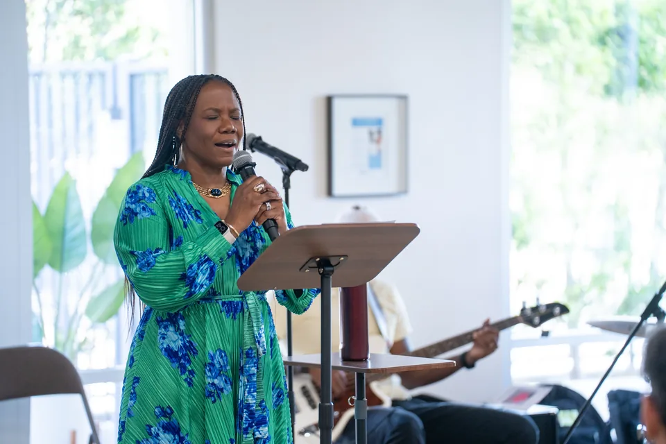 Felicia Singleton (w/ Antioch) singing at Tony Hicks’ Celebration of Life.